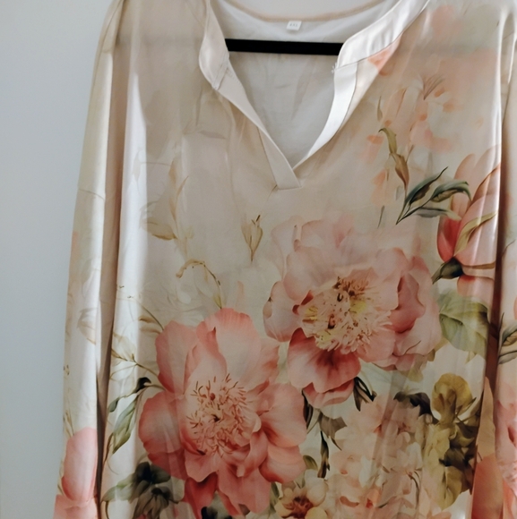 Unbranded Tops - Women's Plus Size Long Sleeve Floral Top